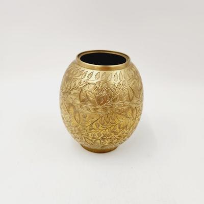 BEAUTIFUL ETCHED BRASS VASE 6 IN TALL