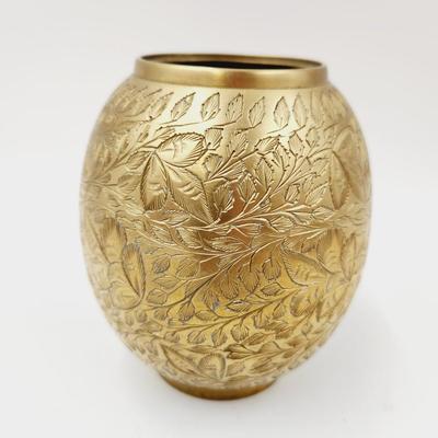 BEAUTIFUL ETCHED BRASS VASE 6 IN TALL