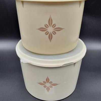 Vintage tUPPERWARE cONTAINERS