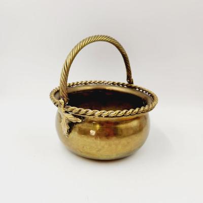 VINTAGE BRASS BASKET W/ ROPE DESIGN HANDLE