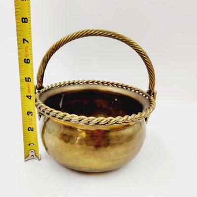 VINTAGE BRASS BASKET W/ ROPE DESIGN HANDLE