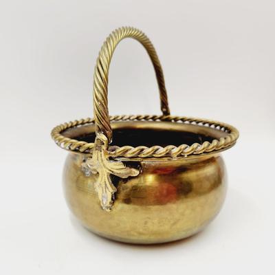 VINTAGE BRASS BASKET W/ ROPE DESIGN HANDLE