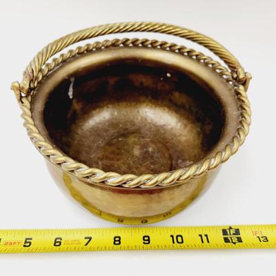 VINTAGE BRASS BASKET W/ ROPE DESIGN HANDLE