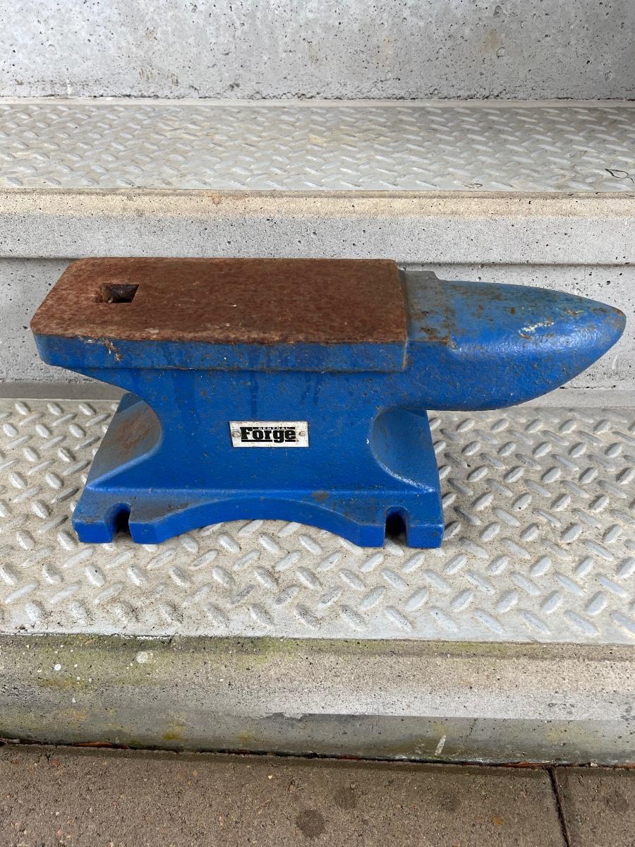 CENTRAL Rugged Cast Iron Anvil
