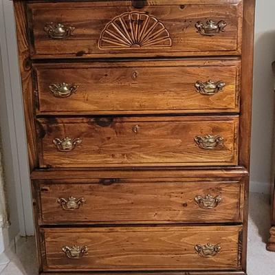 Beautiful 5 Drawer Dresser