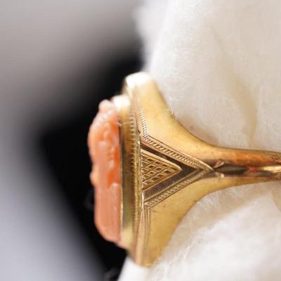ANTIQUE 10KT GOLD CAMEO RING OF CARVED CORAL. SIZE 4.5
