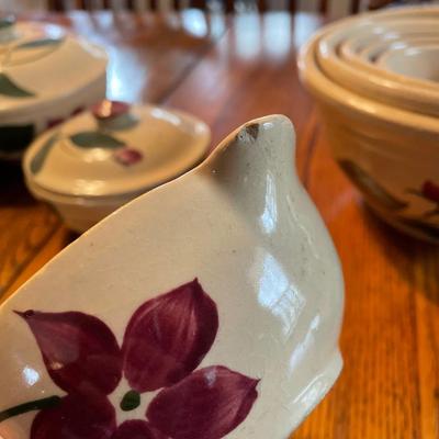 Watt Starflower Covered Bowls