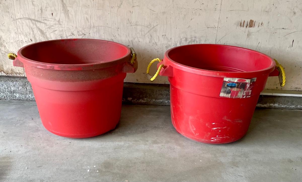 Rubbermaid 16 Gallon Utility Tub Pair