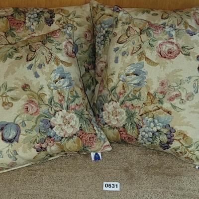 Lot of 4 Throw Pillows