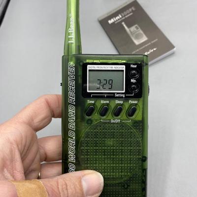 Green LL Bean Mini 300PE World Band Receiver AM FM Shortwave Radio