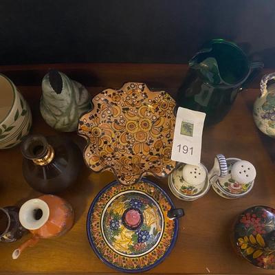 Group of various decorative accent pieces