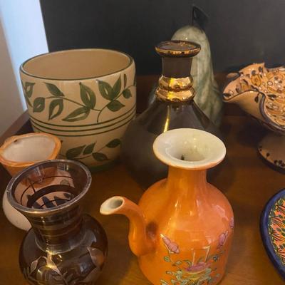 Group of various decorative accent pieces