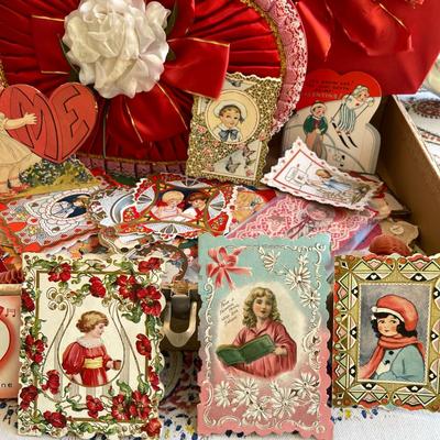 LOT 1 LARGE GROUP OF VINTAGE VALENTINES 1920s -1950s