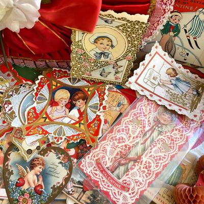 LOT 1 LARGE GROUP OF VINTAGE VALENTINES 1920s -1950s