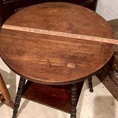 Round top spool leg table