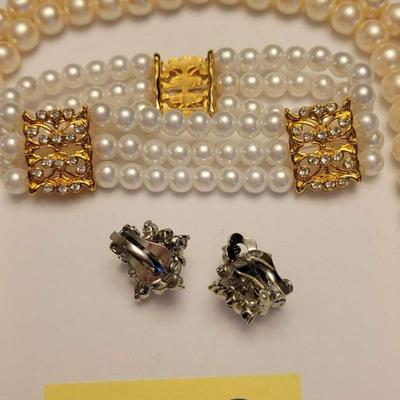Faux Pearl Jewelry Lot