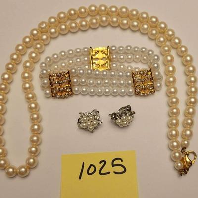 Faux Pearl Jewelry Lot