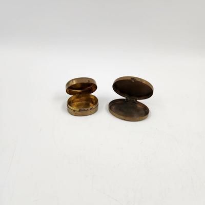 VINTAGE BRASS SNUFF / PILL ROUND CONTAINER