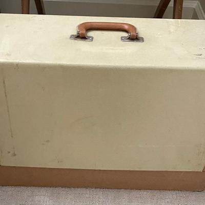 Singer Sewing Machine - vintage mid 1960's (with button hole attachment)