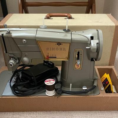 Singer Sewing Machine - vintage mid 1960's (with button hole attachment)
