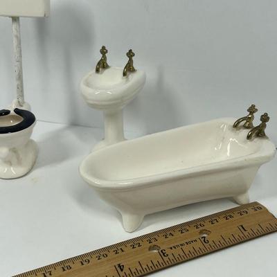 Dollhouse accessories