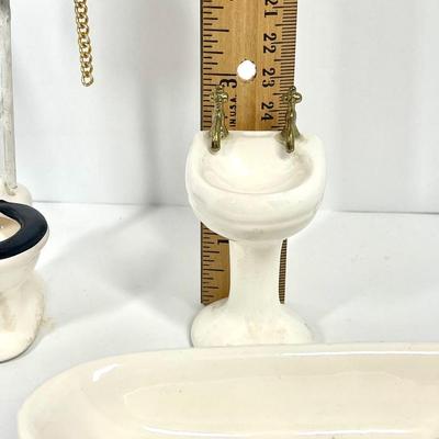 Dollhouse accessories