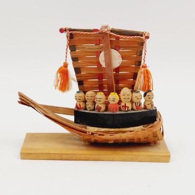 MID-CENTURY ASIAN THEMED BOAT DECOR