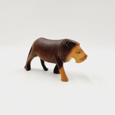 MID-CENTURY HAND CARVED KING OF THE JUNGLE LION