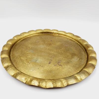 VINTAGE HAMMERED BRASS RUFFLED TRAY