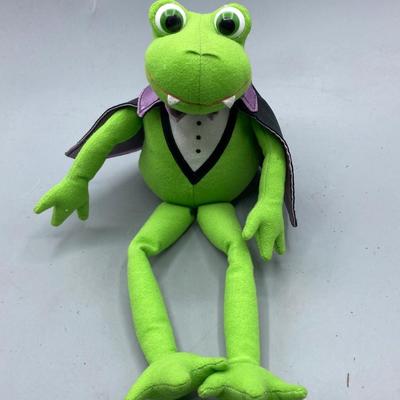 Count Croaker Shelf Sitting Plush Stuffed Animal Vampire Frog Russ Berrie & Co