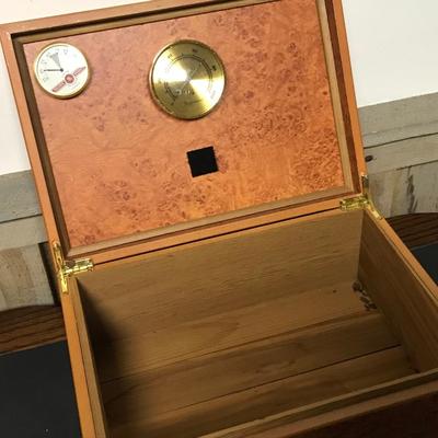 VINTAGE HUMIDOR