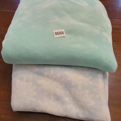 Cuddle Duds Throw lot