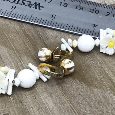 VTG Yellow White Daisy Pearl Dangle Earrings Clip On Plastic Lucite Hong Kong