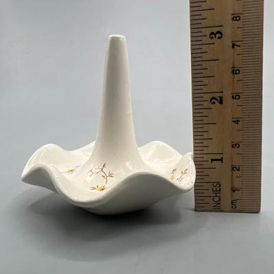 VIntage Ceramic Petite Flower Cottage Core Ruffle Jewelry Ring Stand