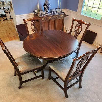 Ethan Allen Pedestal  Dining Room Table + 2 leaves with 6 chairs