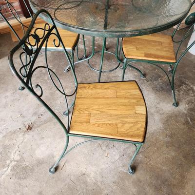 Vintage Patio Indoor outdoor Metal /Glass Table w 4 Chairs