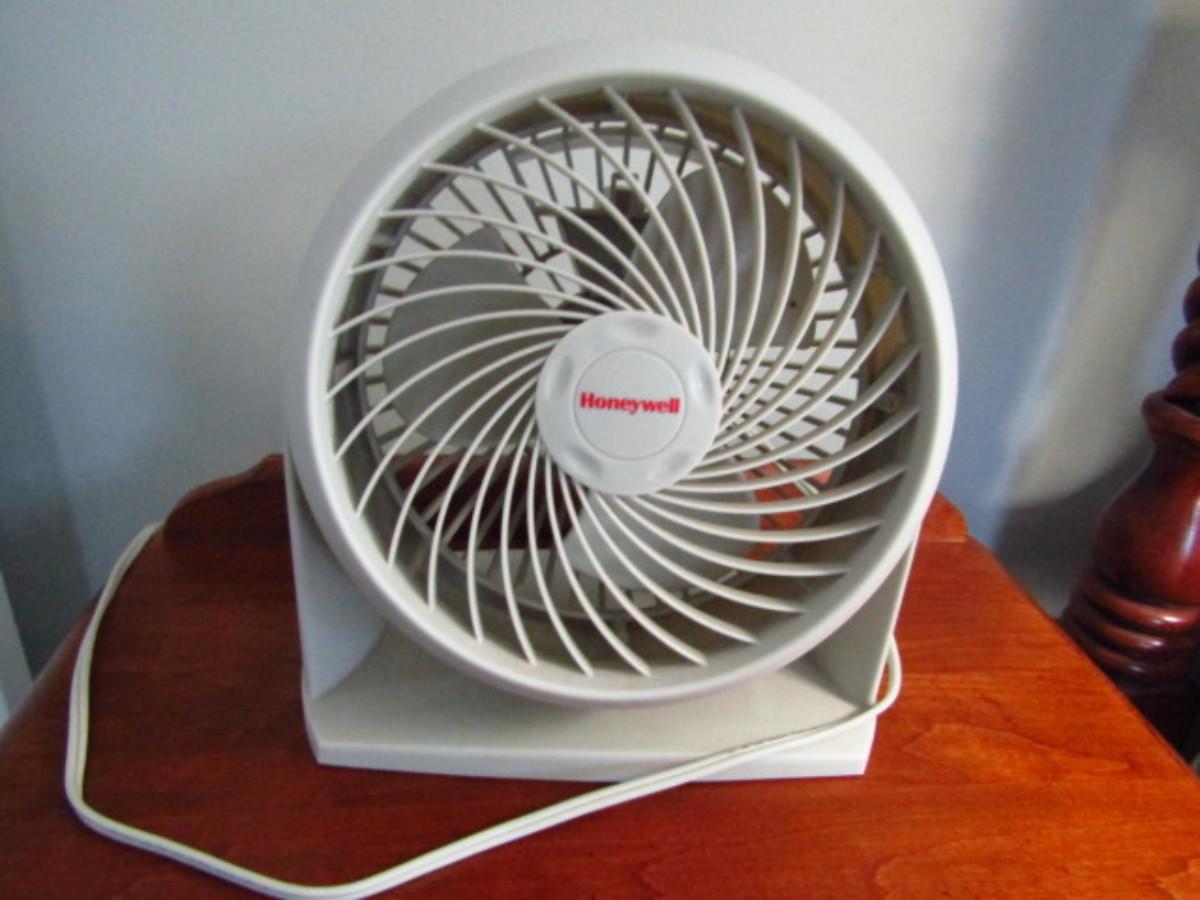 Honeywell Tabletop Fan 9 Inch Face Choice B (UA)