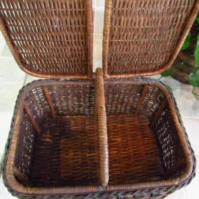 Wicker Basket with Hinged Lid (MBR)
