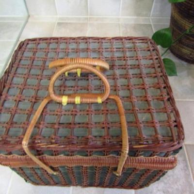 Basket with Hinged Lid and Closure (MBR)