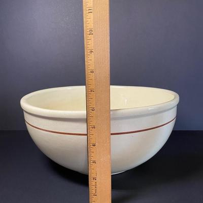 LOT: Vintage Mixing Bowl