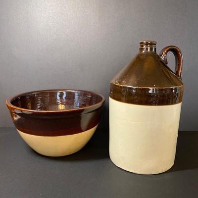 LOT 18C: Vintage Pottery/Stoneware Two Tone Mixing Bowl & Jug