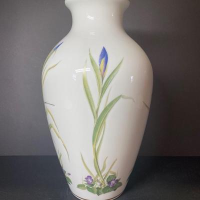 LOT 35C: Vintage Capodimonte Flowers & Vintage Franklin Porcelain 