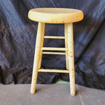 ANTIQUE SOLID WOOD (CREAMY YELLOW) STOOL