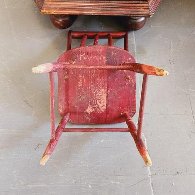 ANTIQUE CHIPPY WOOD RED CHILDS CHAIR