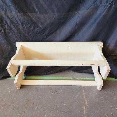 CREAM COLORED WOODEN BENCH
