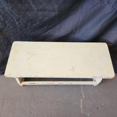 CREAM COLORED WOODEN BENCH