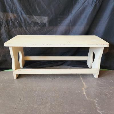 CREAM COLORED WOODEN BENCH