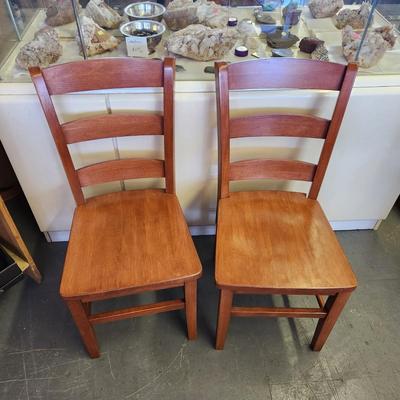 4 MATCHING WOODEN DINING TABLE CHAIRS