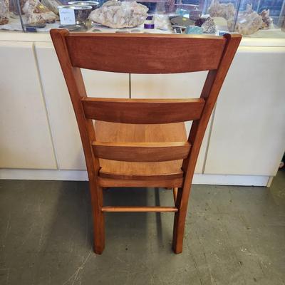 4 MATCHING WOODEN DINING TABLE CHAIRS