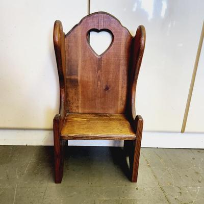SOLID WOOD CHILDS / DOLL HEART CHAIR